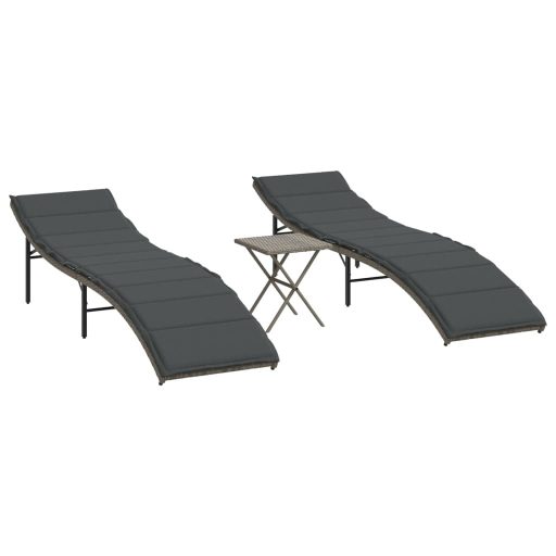 2 db szürke polyrattan napozóágy asztallal