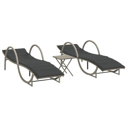 2 db világosszürke polyrattan napozóágy asztallal
