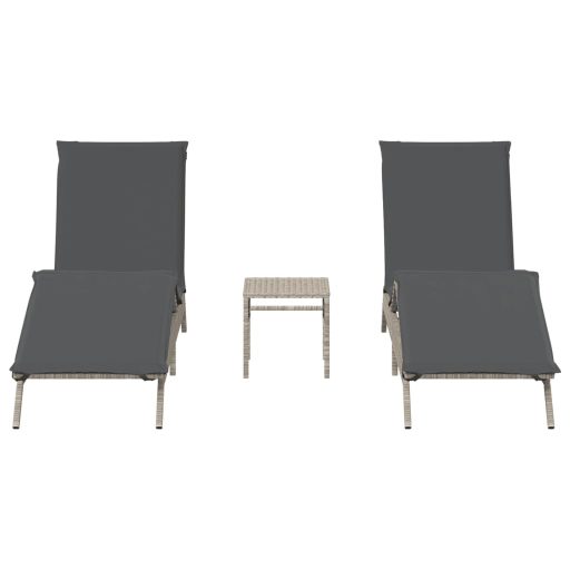 2 db világosszürke polyrattan napozóágy asztallal
