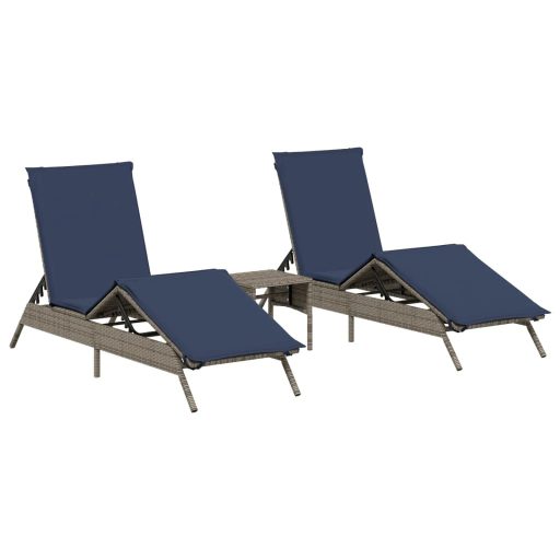 2 db szürke polyrattan napozóágy asztallal