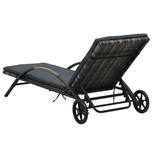 Antracitszürke polyrattan napozóágyak asztallal